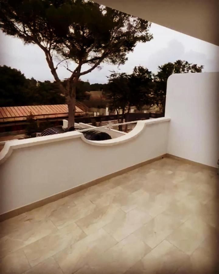 Residence Le Maree Porto Pino Bagian luar foto