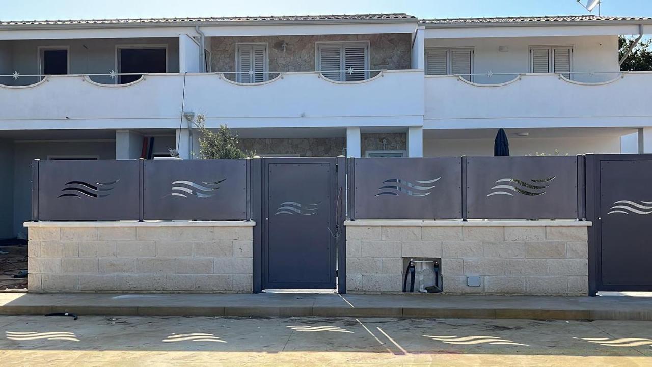 Residence Le Maree Porto Pino Bagian luar foto