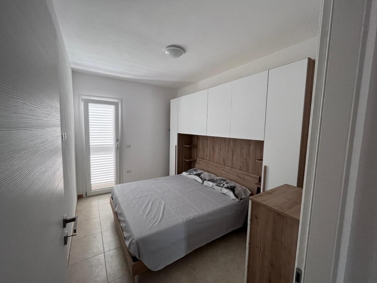 Residence Le Maree Porto Pino Bagian luar foto